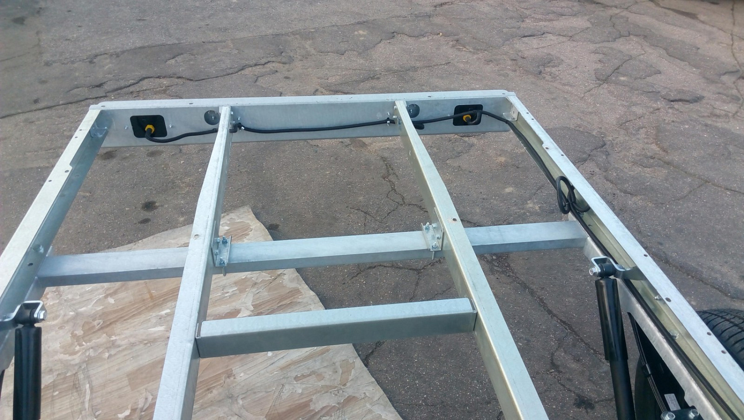 Аренда одноосного прицепа c тентом 3,25x1,5м